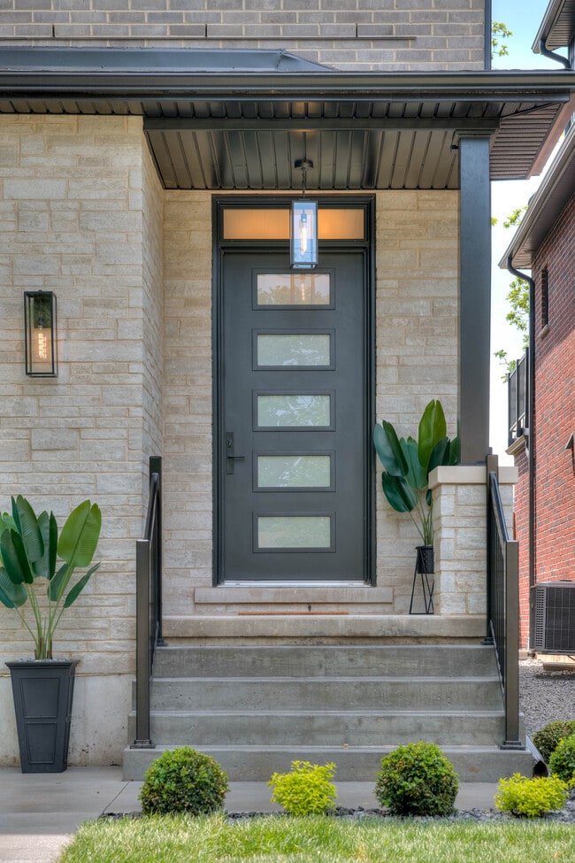 Building Photo - 19 Avondale Ave. S
