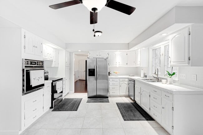 Foto del edificio - 5267 Fountainhead Ln