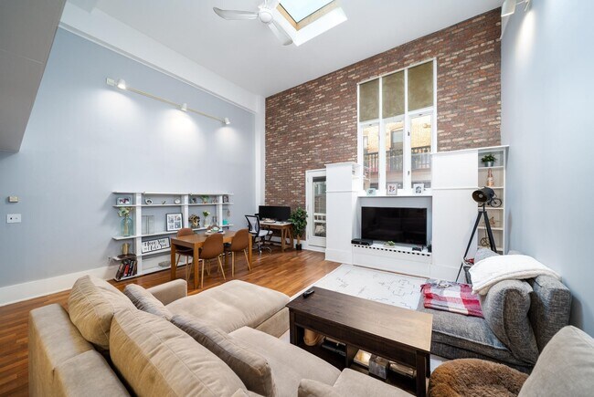 Building Photo - 208 Brunswick St