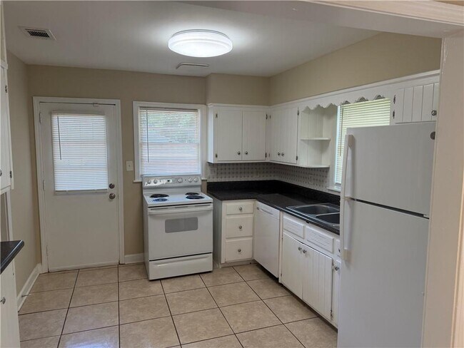 Building Photo - 2298 Bryant Dr