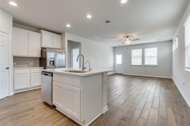 Building Photo - 7607 Elk Grove Path