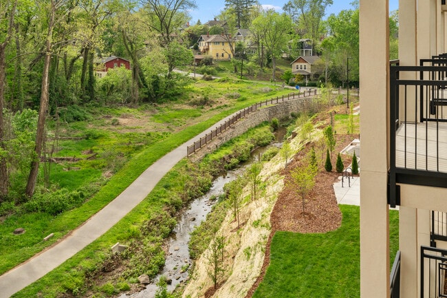 Vía verde de Reed Creek - Reed Creek Greenway Apartments