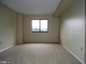 Building Photo - 15100 Interlachen Dr