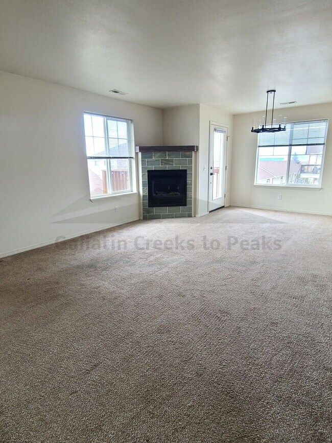 Building Photo - 1098 Longbow Ln