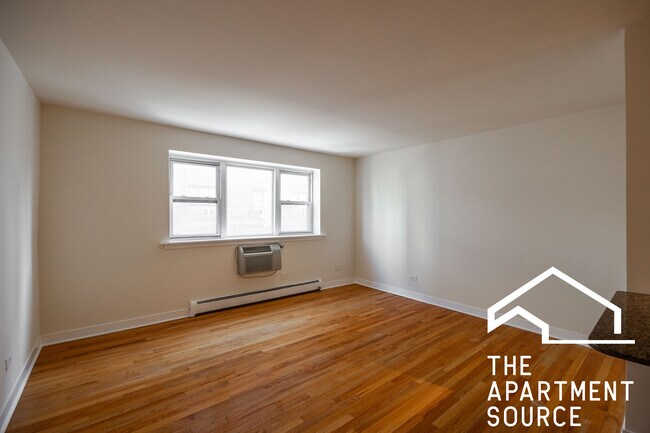 Building Photo - 628 W Wrightwood Ave