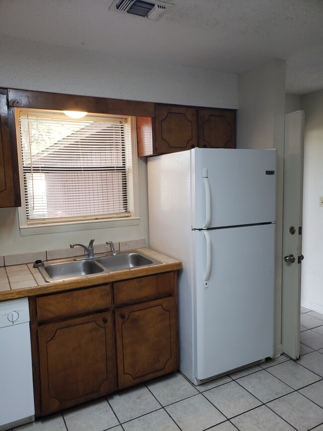 Kitchen - 42 7th Ave