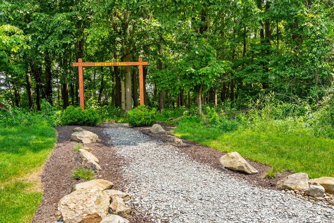 Sendero de Amesbury - Village of Amesbury