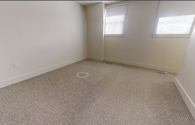 Building Photo - 105 2nd St