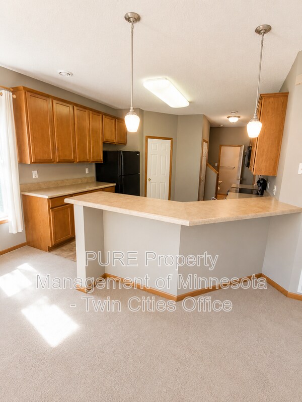 Building Photo - 40 River Woods Dr W