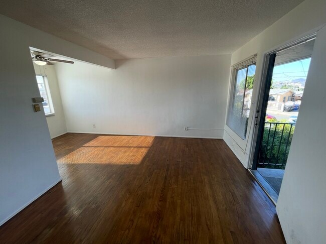 Entrada/Sala de estar - 4068 Oakcrest Dr