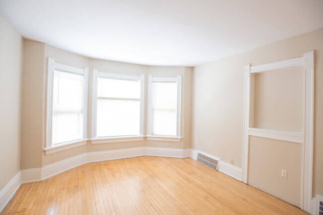 Foto del edificio - 2728 N Murray Ave
