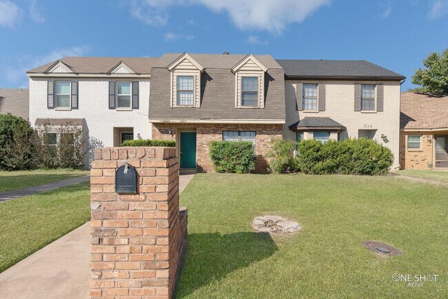 Foto del edificio - 210 Washington Blvd