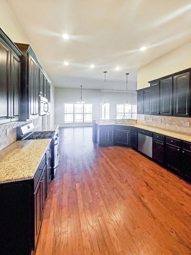 Foto del edificio - Gorgeous 4 Bedroom 3 Bathroom Home in Rive...