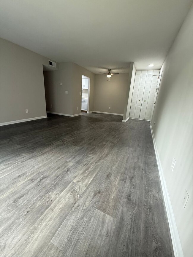Building Photo - 220 Orchard Trace Ln