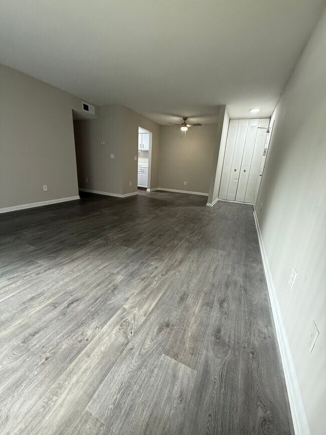 Foto del edificio - 220 Orchard Trace Ln