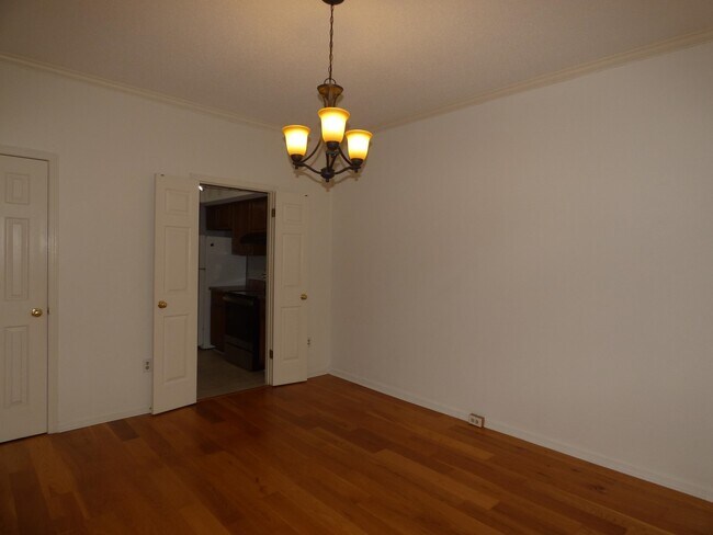 Foto del edificio - 1695 Belvedere Ct