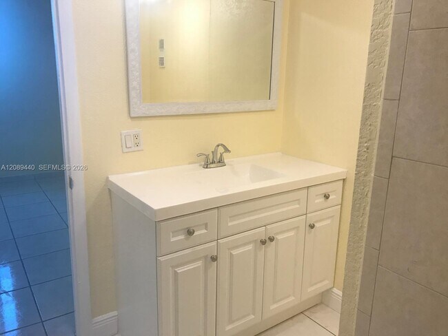 Foto del edificio - 1407 NE 56th St