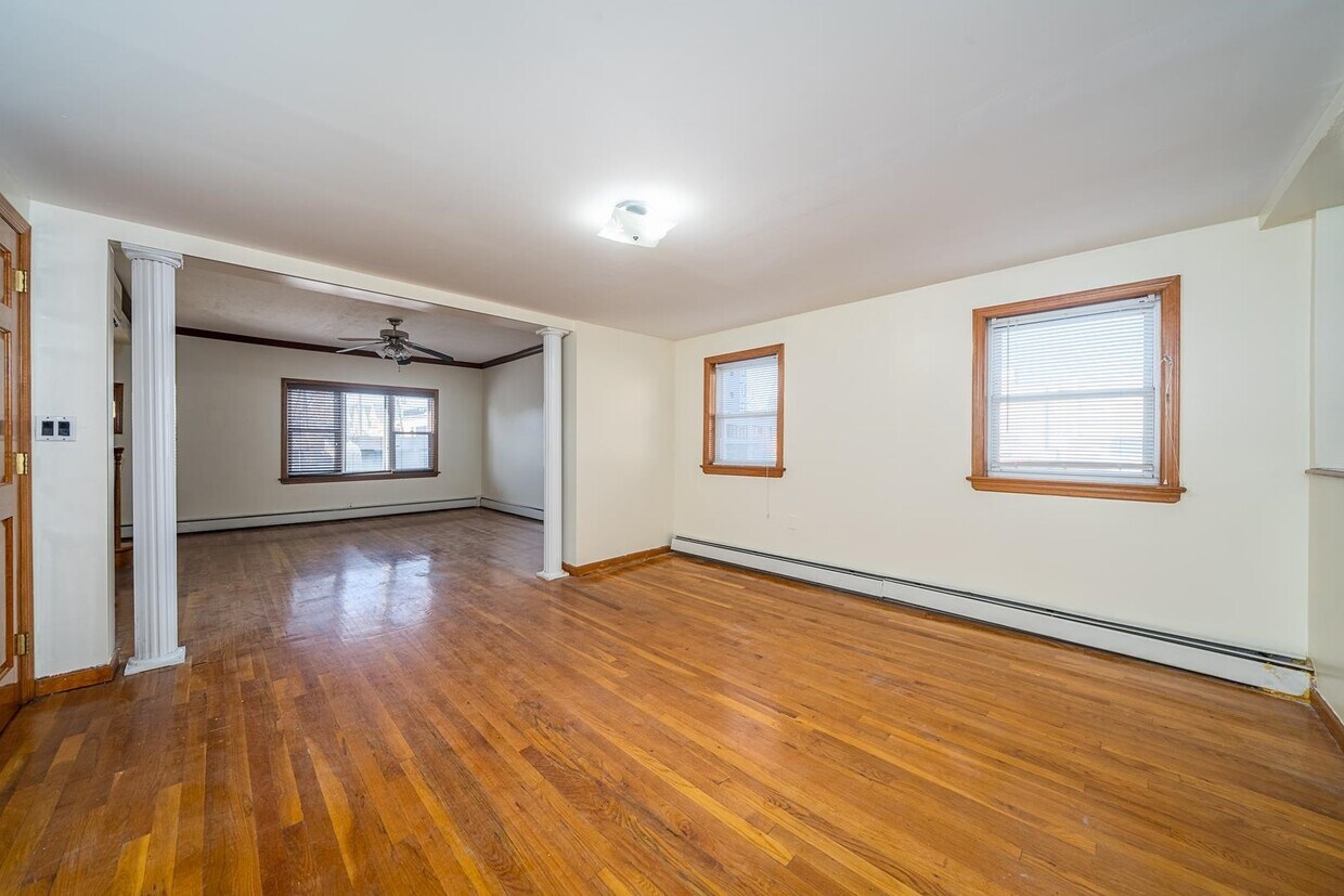 Primary Photo - 956 Broadway