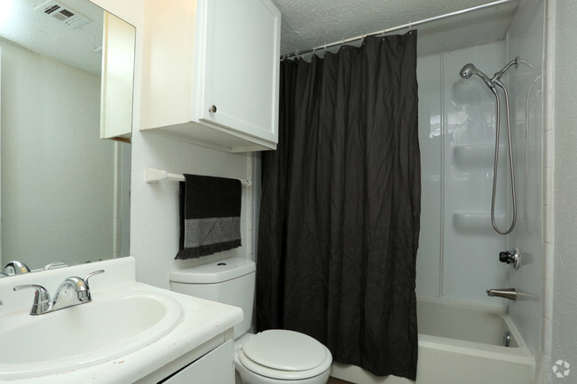 0BR - 500SF - Bathroom - Tower Crossing Apartments