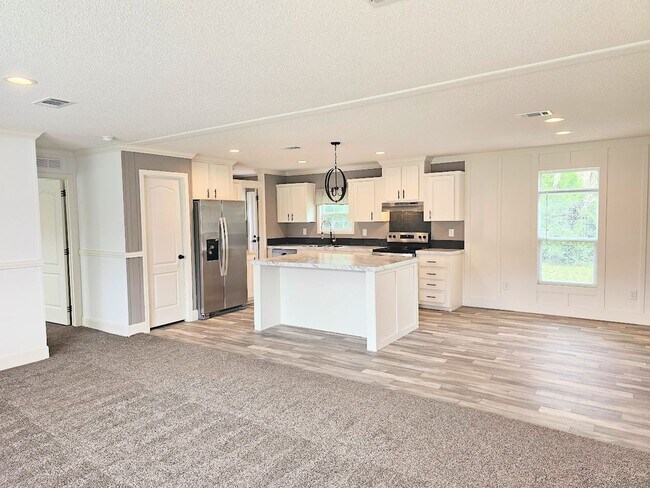 Foto del edificio - Welcome Home! Spacious 3-Bed, 2-Bath Split Floor Plan on ¾ Acre Lot