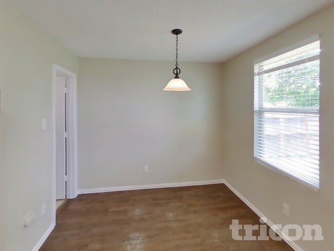 Building Photo - 105 Phlox Ln