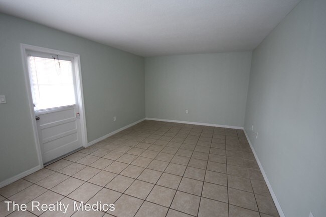 Building Photo - 1418 W Holden Ave