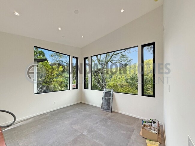 Building Photo - Luxury ADU near Cascade Falls - New Constr...