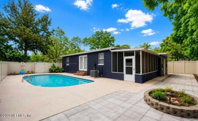 Building Photo - 6419 Ballejo Ct N