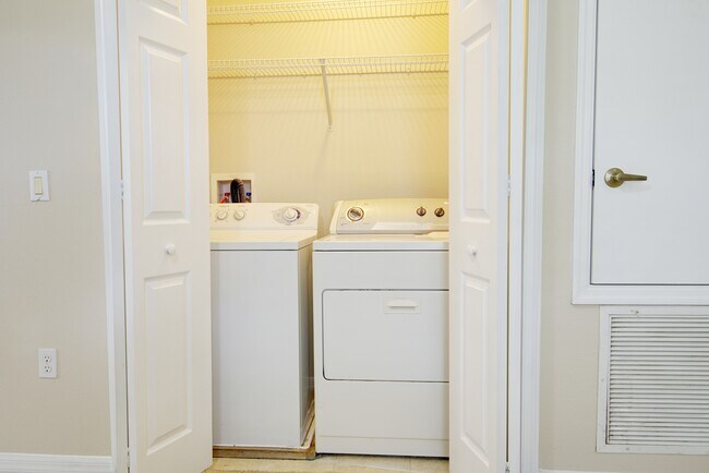 Building Photo - 2901 Ashford Park Pl