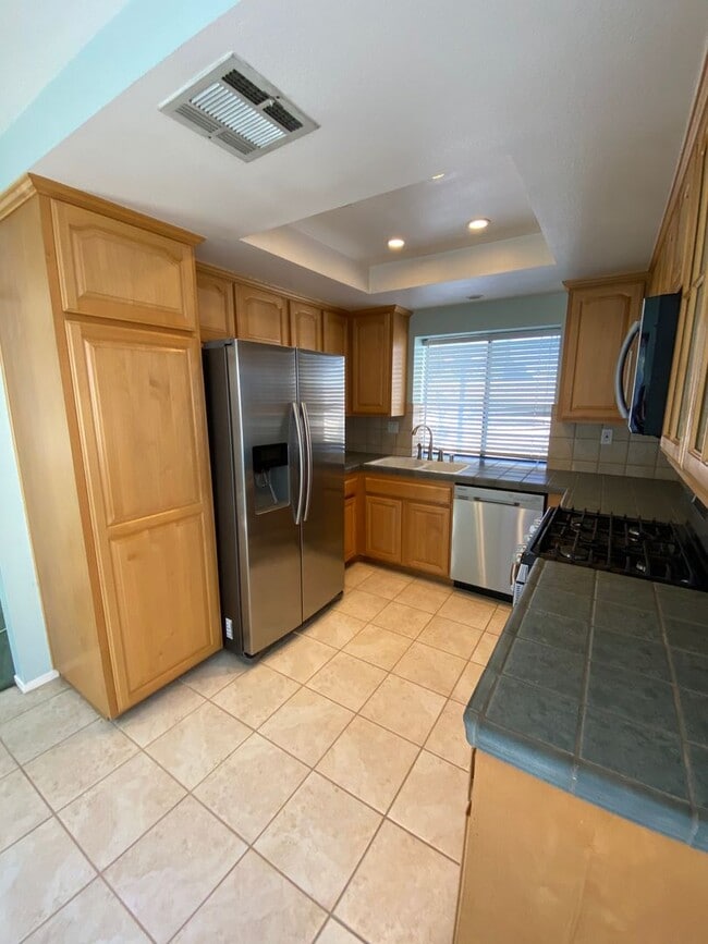 Building Photo - Single story 3 bed, 2 bath home with yard