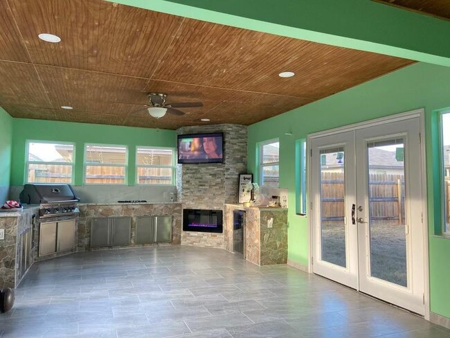 Building Photo - 120 Green Jay Dr