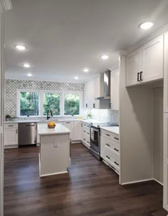 Foto del edificio - Fully Renovated 3 Bedroom 2 Bath Home in Forest Acres