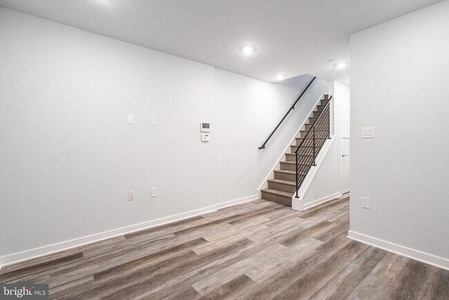 Building Photo - 2539 Manton St