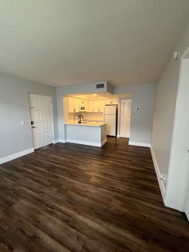 Building Photo - ONE BEDROOM ONE BATHROOM! WATERFRONT COMMUNITY!