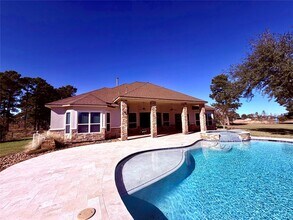 Building Photo - 1631 S Persimmon St