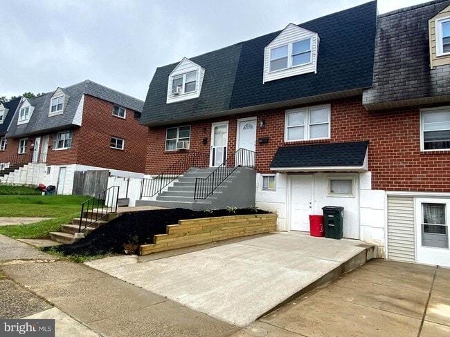 Building Photo - 1319 Rainer Rd