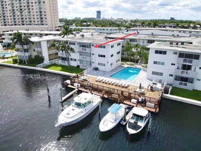 Foto del edificio - 462 Golden Isles Dr