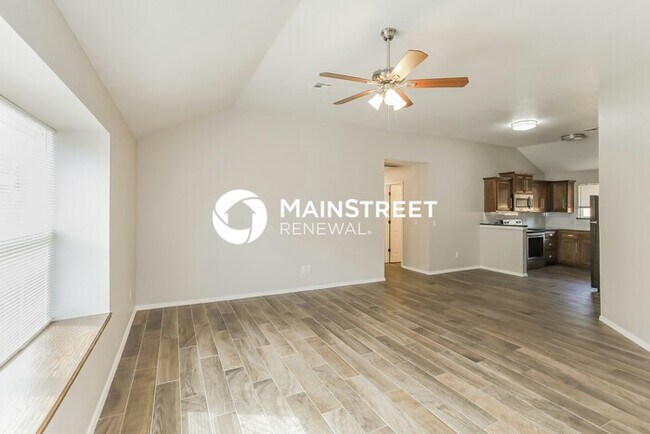 Building Photo - 4 Bedroom Pet-Friendly Home in Midwest City, OK with Main Street Renewal