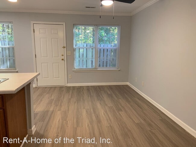 Building Photo - 2 br, 2.5 bath House - 3111-D Alder Way