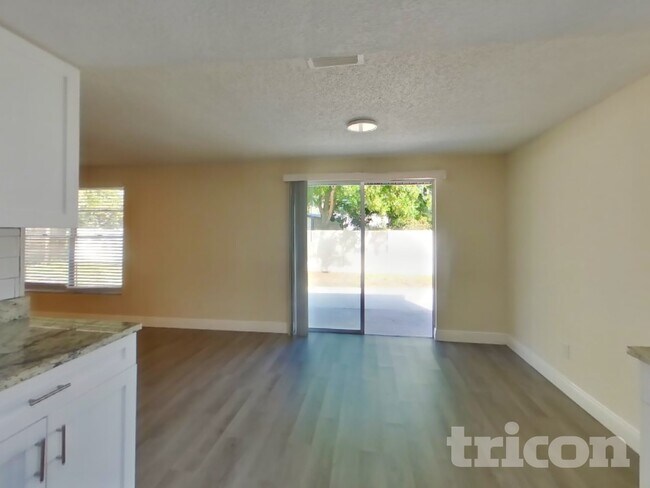 Foto del edificio - 15936 Winding Dr