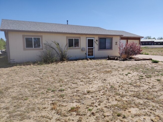 Quaint 3 bedroom Ranch Style Home Available! - Quaint 3 bedroom Ranch Style Home Available!