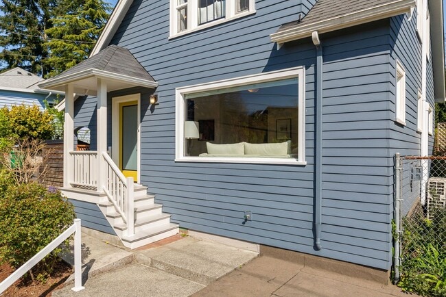 Building Photo - Remodeled Sunset Hill Home in Prime Ballar...