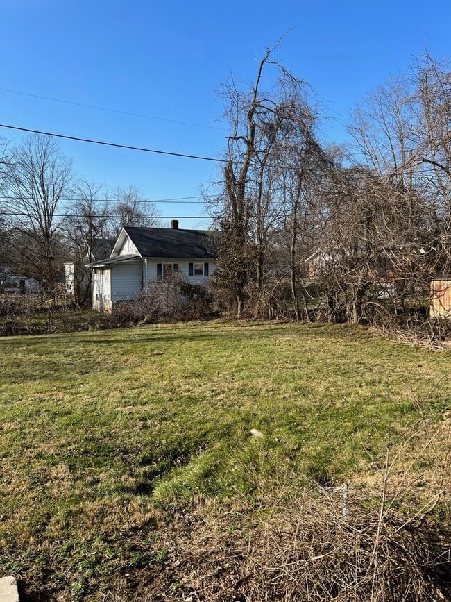 Building Photo - 1202 S Park Ave