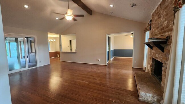 Foto del edificio - 15139 Tresch Ln