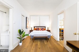 Building Photo - 1229 Chestnut St