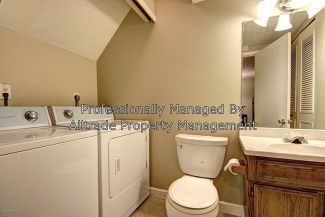 Foto del edificio - 3804 Charter Oaks Dr