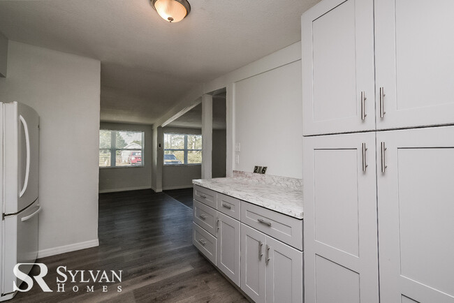 Building Photo - Sweet 3BR 2BA home is ready for new residents