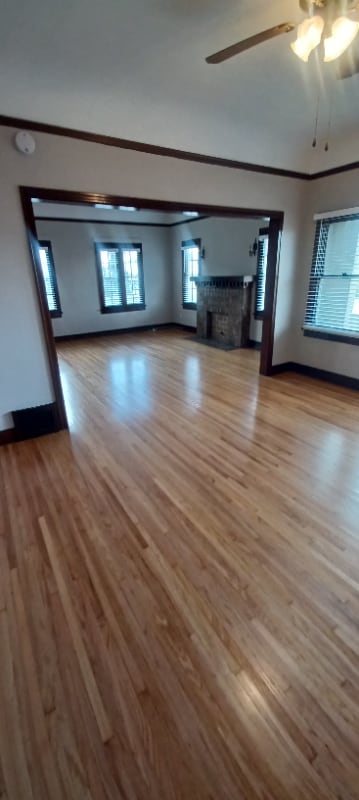 Primary Photo - 250 N Kenmore Ave