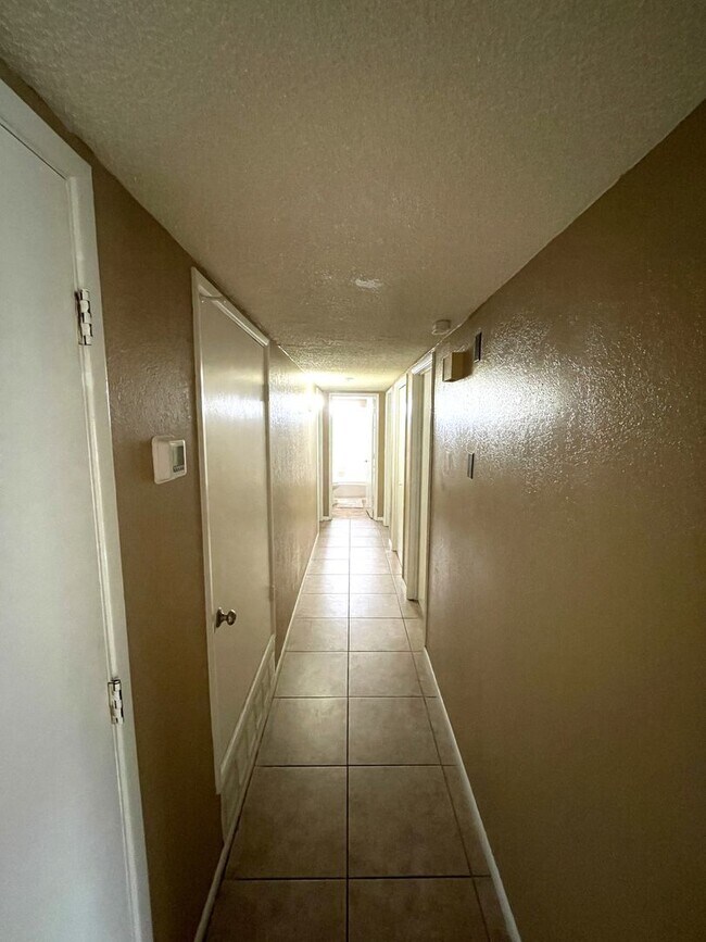 Building Photo - 4705 Pso Del Rico