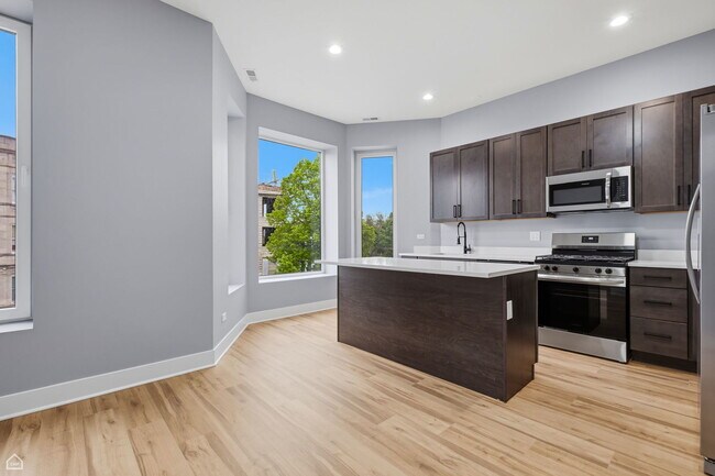 Foto del edificio - 1544 S Sawyer Ave